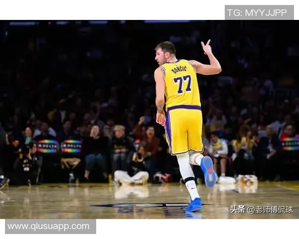 东契奇上半场表现抢眼8投4中斩获16分并贡献4篮板7助攻1抢断1盖帽 东契奇上半场表现抢眼8投4中斩获16分并贡献4篮板7助攻1抢断1盖帽