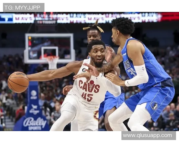 米切尔半场表现亮眼12投7中斩获17分6篮板2助攻且零失误正负值高达19